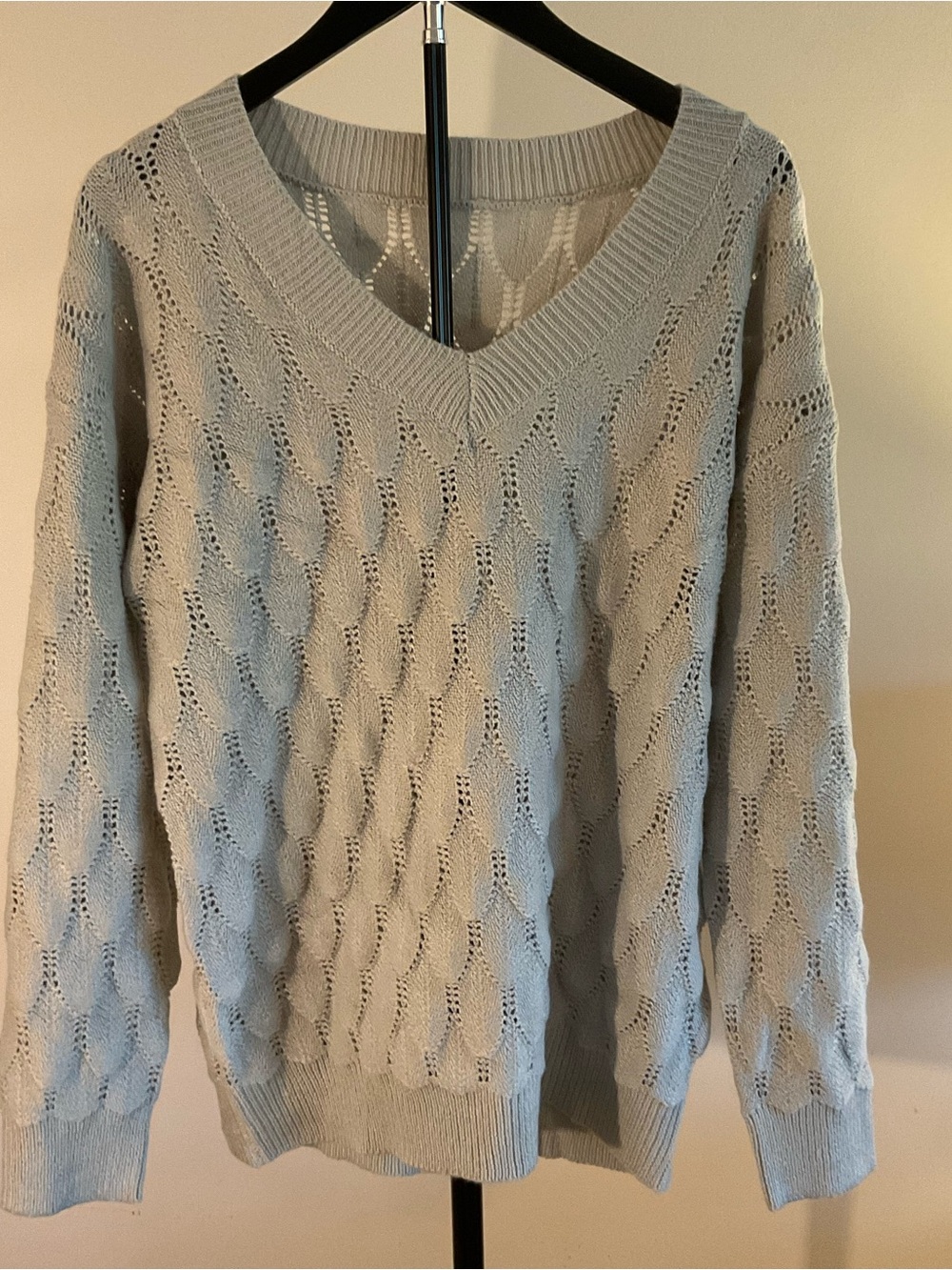 V-Neck Open-Knit Pullover Sweater in Light Gray Sized Large